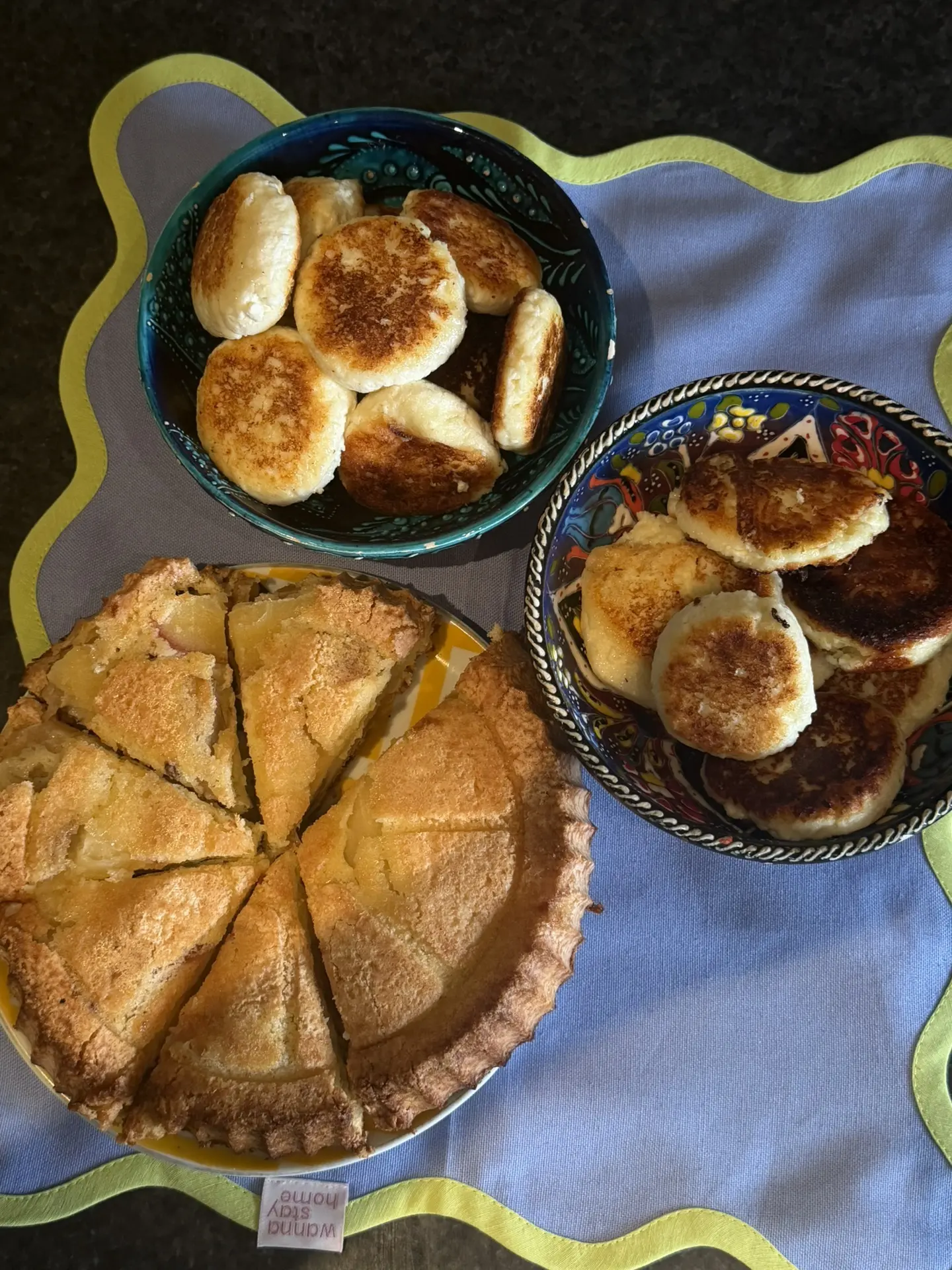26 шарлотка и все - последняя! Яблоки уничтожены)