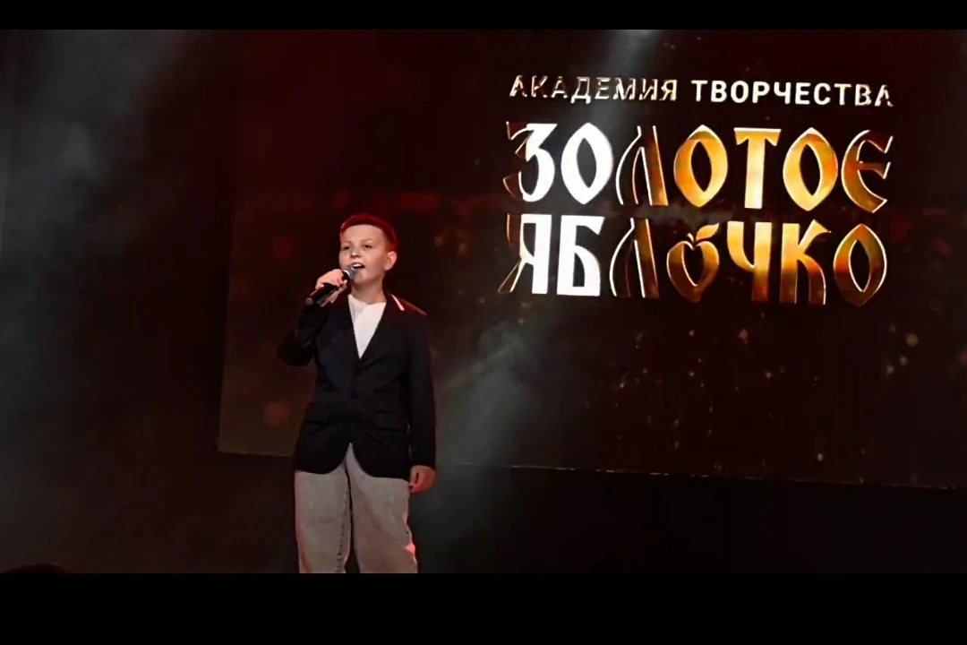 🥳🎤 Поздравляем нашего Романа Кравцова из класса 4.3 с блестящим выступлением на 75 Всероссийском кон