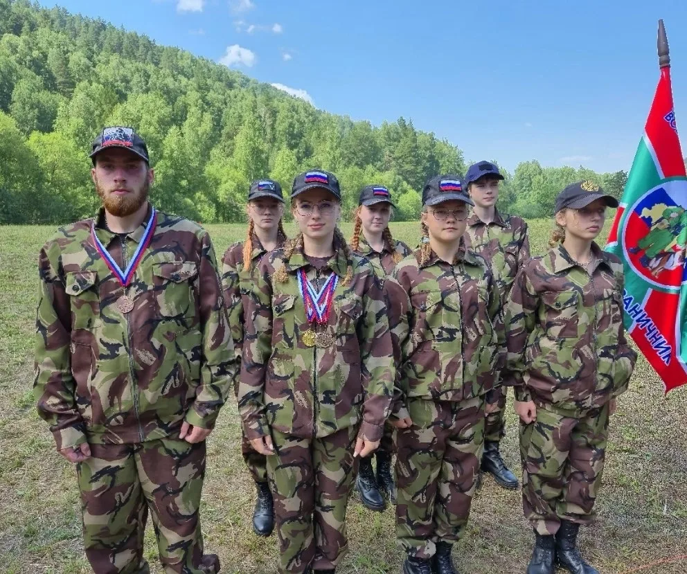 В период школьных каникул в Алтайском крае проходили V межрегиональные военно-полевые с...