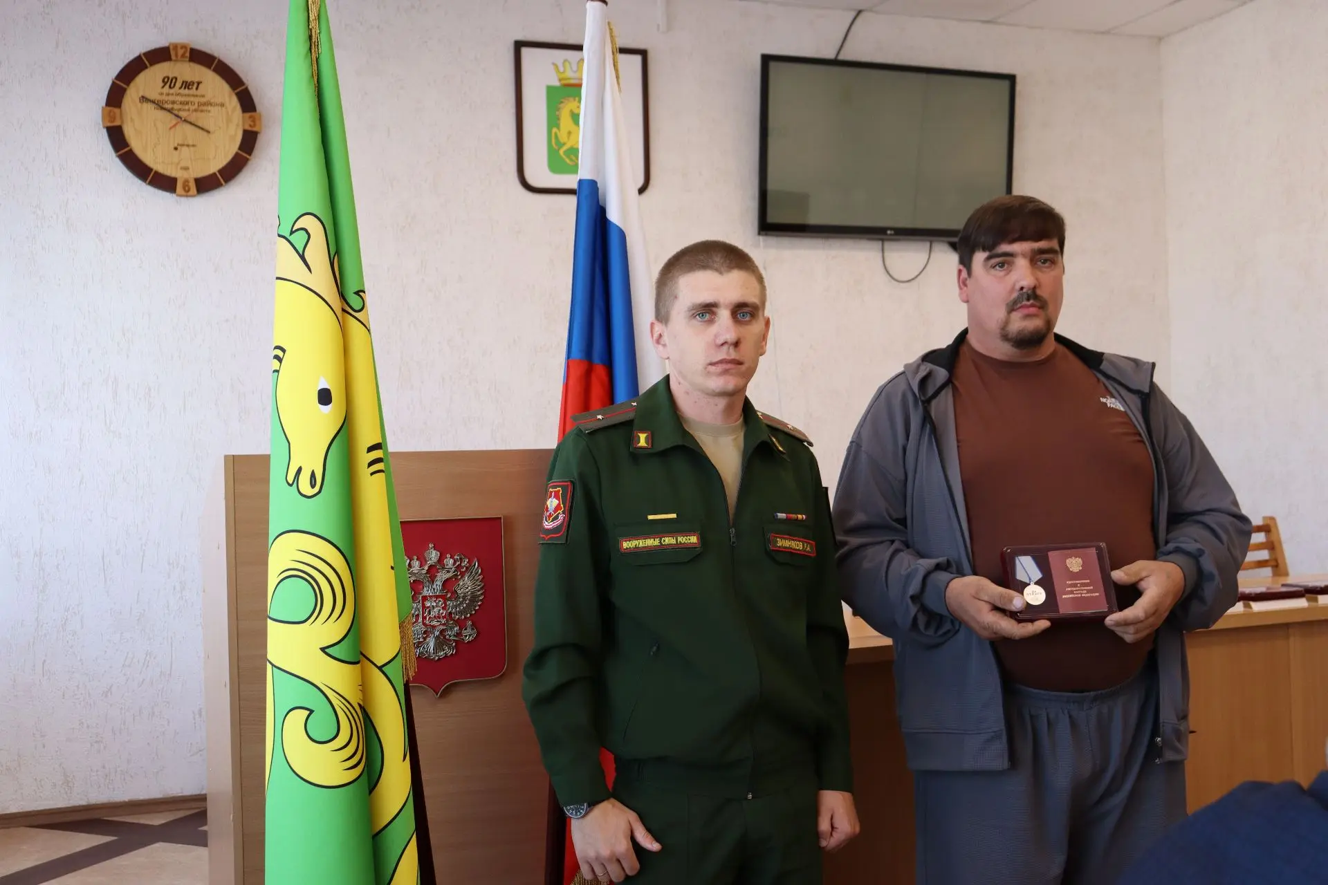 В Венгерово прошло вручение наград участникам СВО и их родным