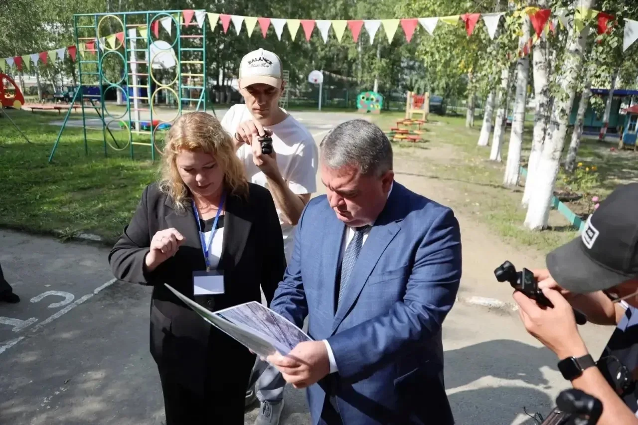 Глава Нижневартовска проверил готовность школ и детских садов к новому учебному году. Н...