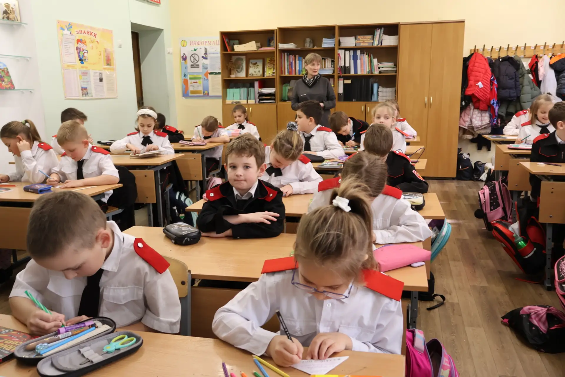 💫В нашем казачьем 1 А классе атаман Хутора Николаевский Александр Сехин и писательница Светлана Заха