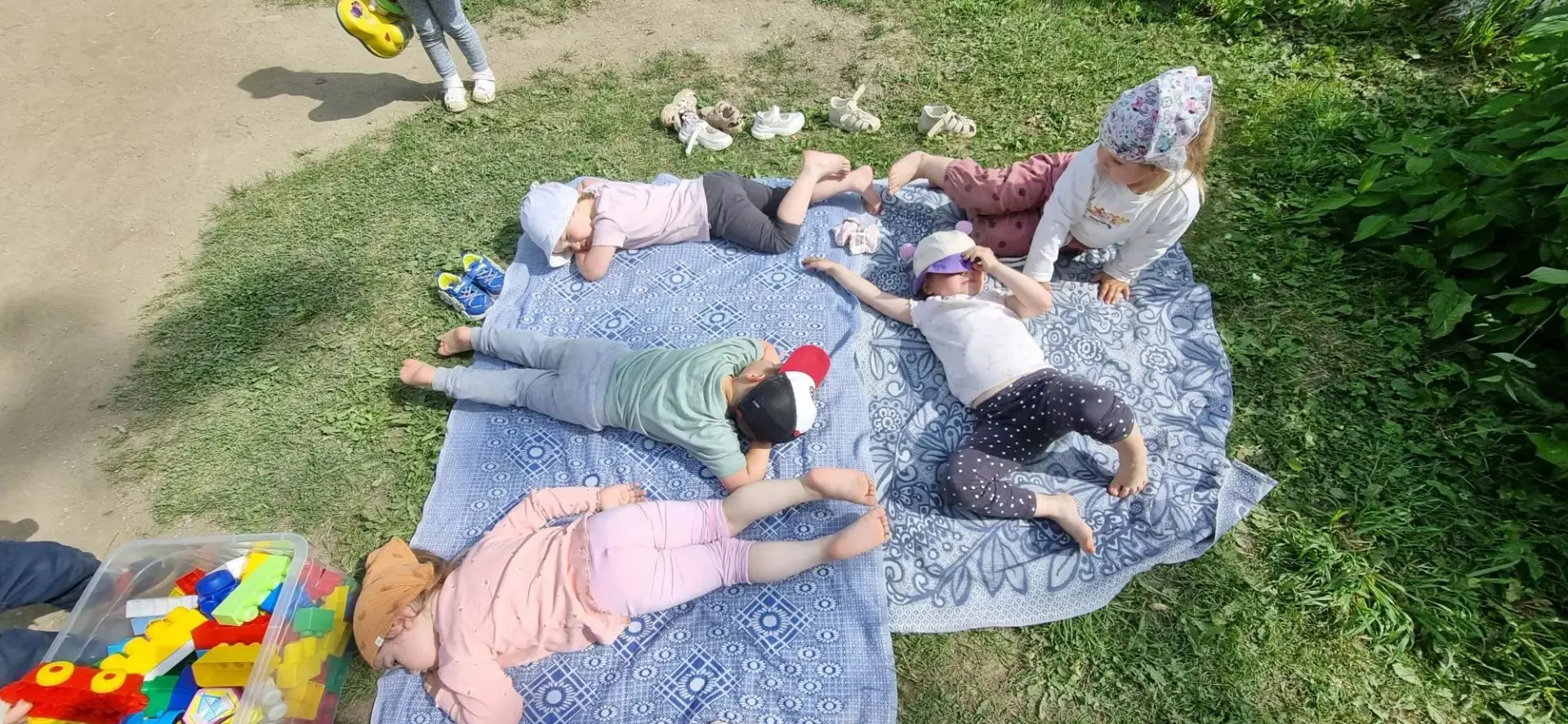 ☀️ СОЛНЕЧНЫЕ ВАННЫ: КАК СОЛНЦЕ ДАРИТ ЗДОРОВЬЕ И РАДОСТЬ!

Лето — прекрасное время для оздоровления н