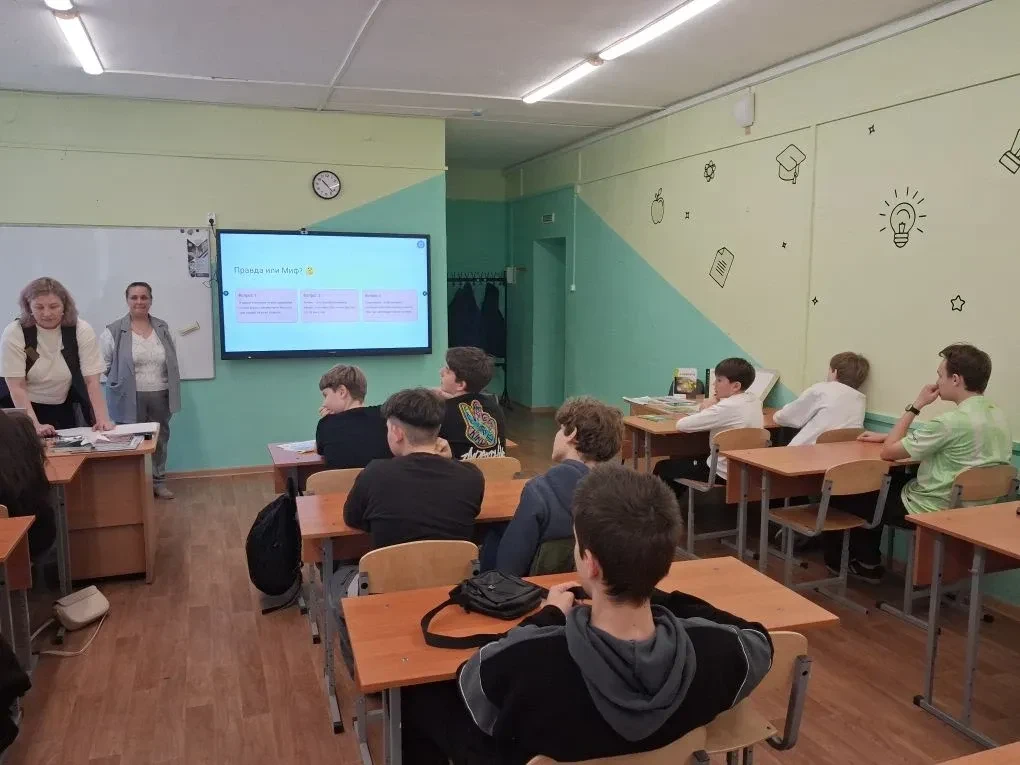 🧑‍🎓Умные каникулы  Сегодня учащиеся 7Г класса в рамках проекта "Умные каникулы"посетили МБОУ СОШ 32 