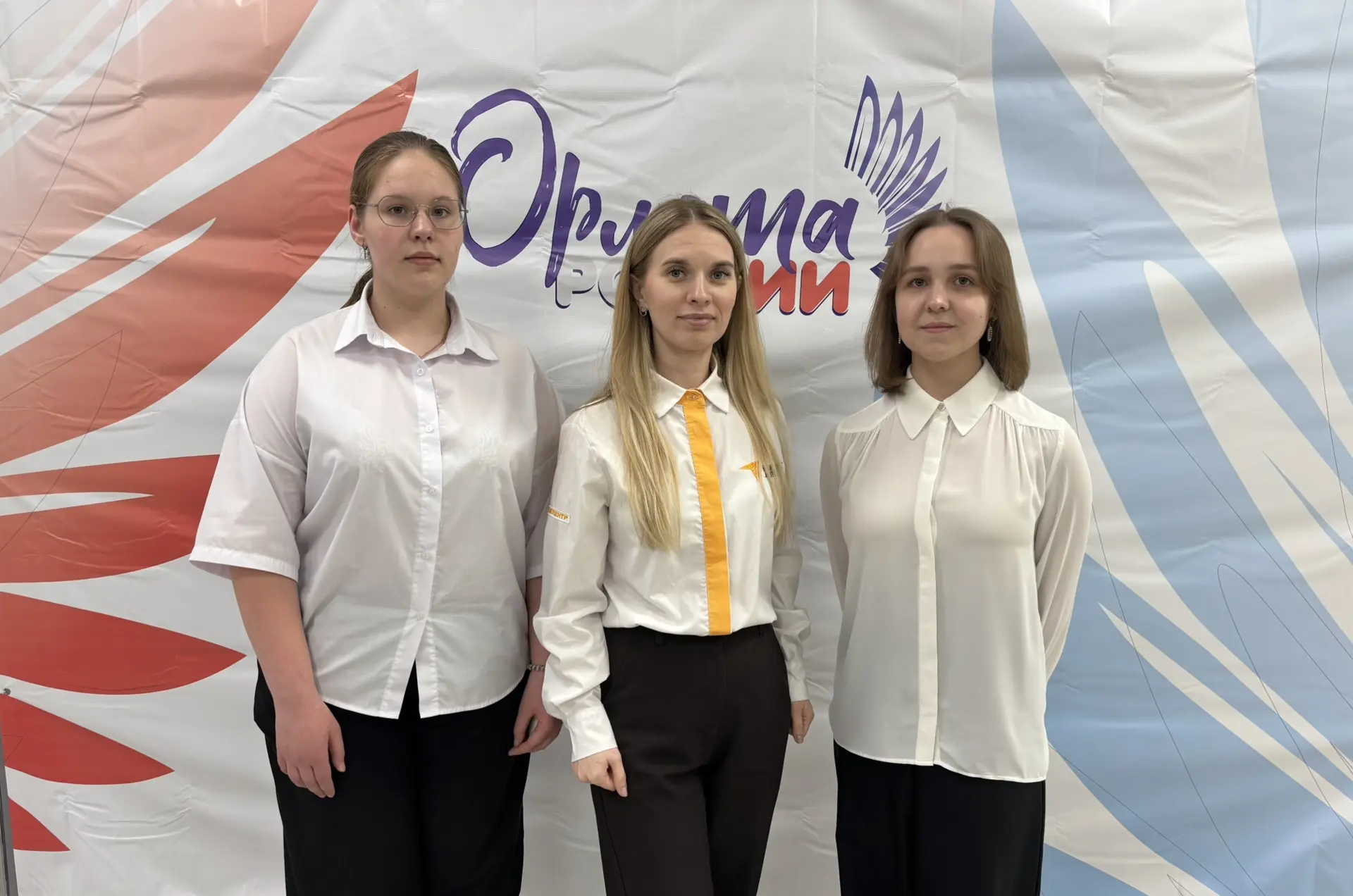 17.04.2026 г. советник директора по воспитанию Кувшинова М.И. вместе с ученицами 8А кла...
