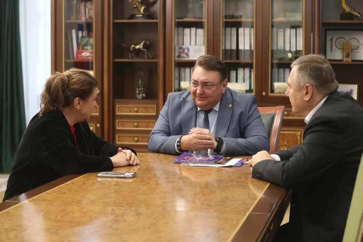 Владимир Сластенин встретился с автором документального проекта «Единство народов: трад...