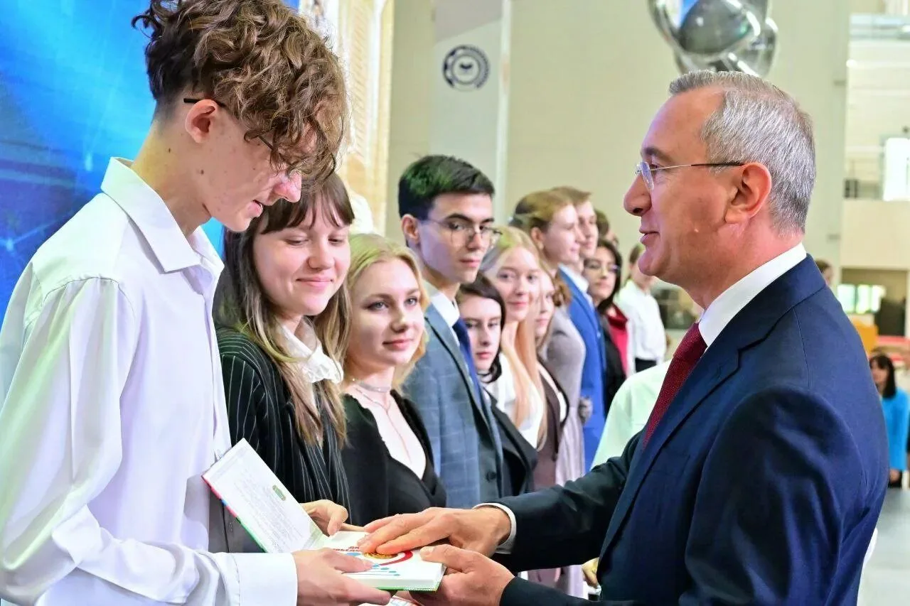🥇 Церемония награждения выпускников медалями «За особые успехи в учении» I степени

📺 Министерство