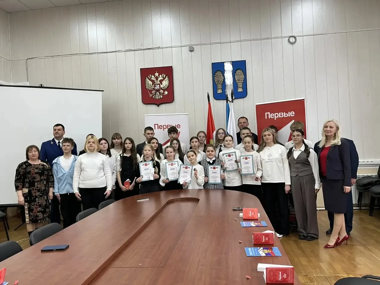 10 апреля нашим спортсменам торжественно вручили третий спортивный разряд по фитнес-аэр...