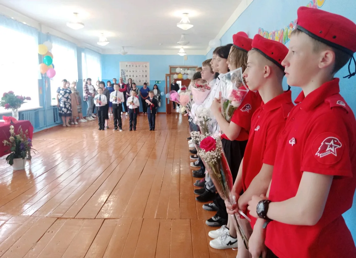 Сегодня, 26 мая 2026 года, в нашей школе прошла торжественная линейка, посвящëнная посл...