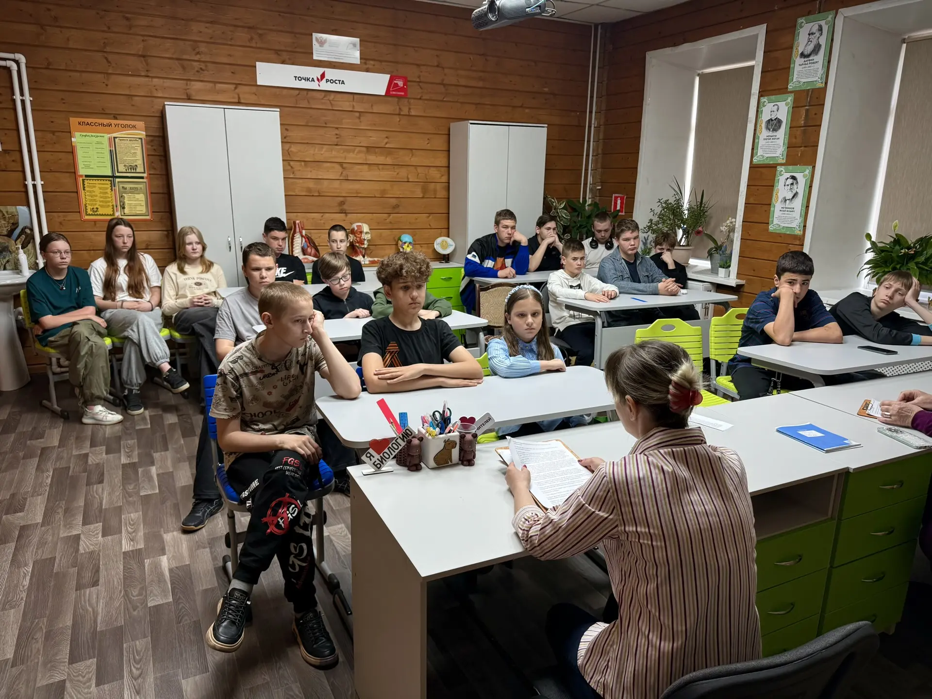 В преддверии Дня Победы в Зареченской школе прошла акция «Читаем детям о войне». 

Ребята внимательн