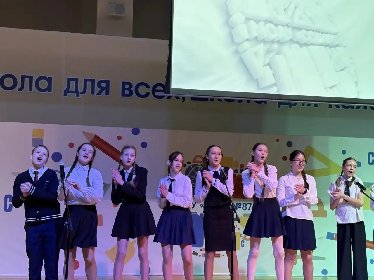 В нашей школе состоялась теплая и долгожданная встреча учеников разных лет — с 2019 по 2025 год — пр
