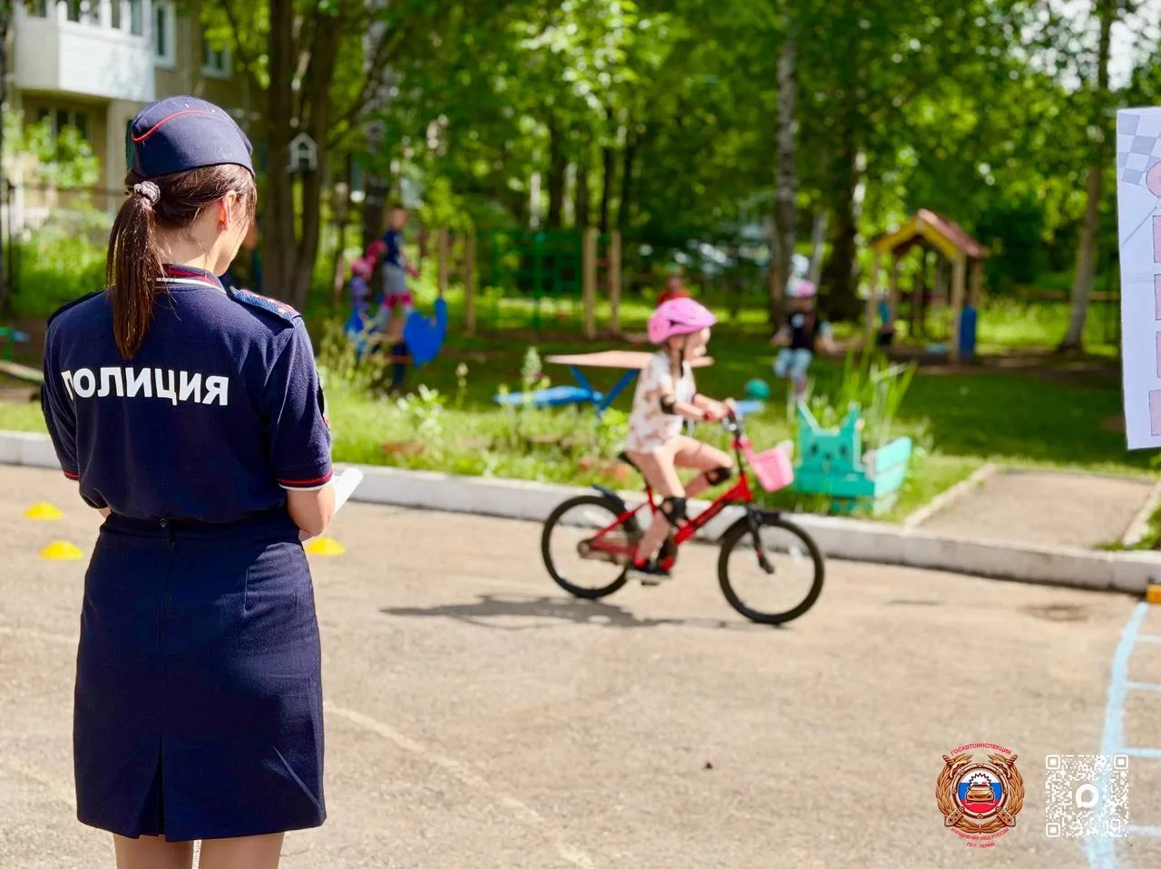 🚴‍♀️«Едем по правилам»

🏆 На территории детского сада №22 г. Перми состоялось спортивное мероприят