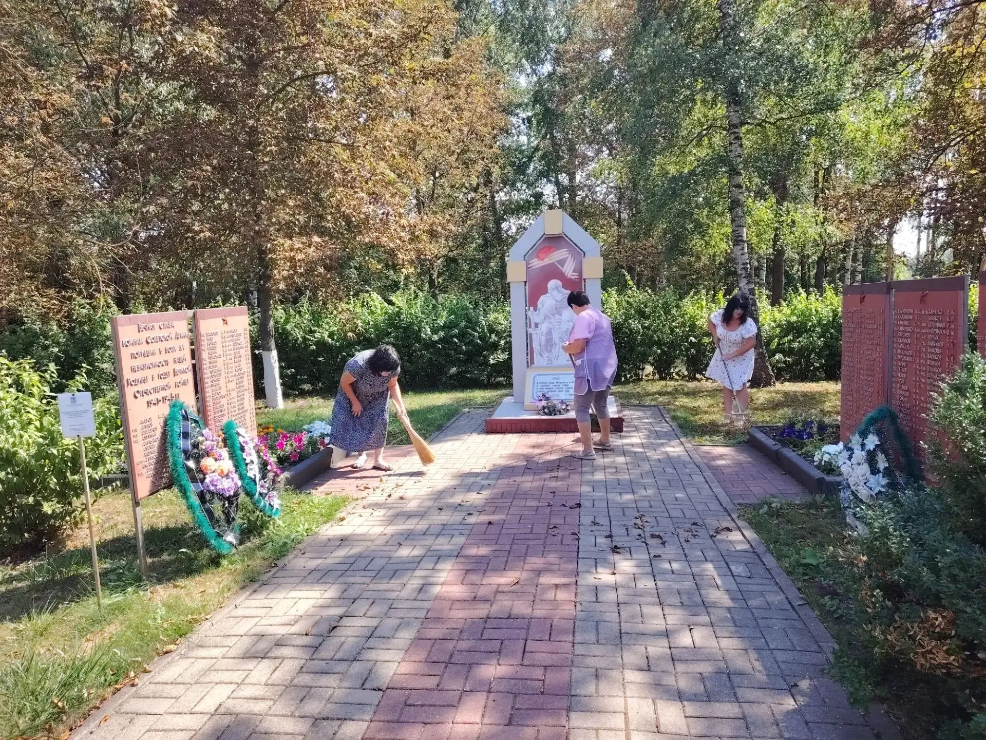 В рамках мероприятий патриотической направленности, коллектив школы в очередной раз нав...