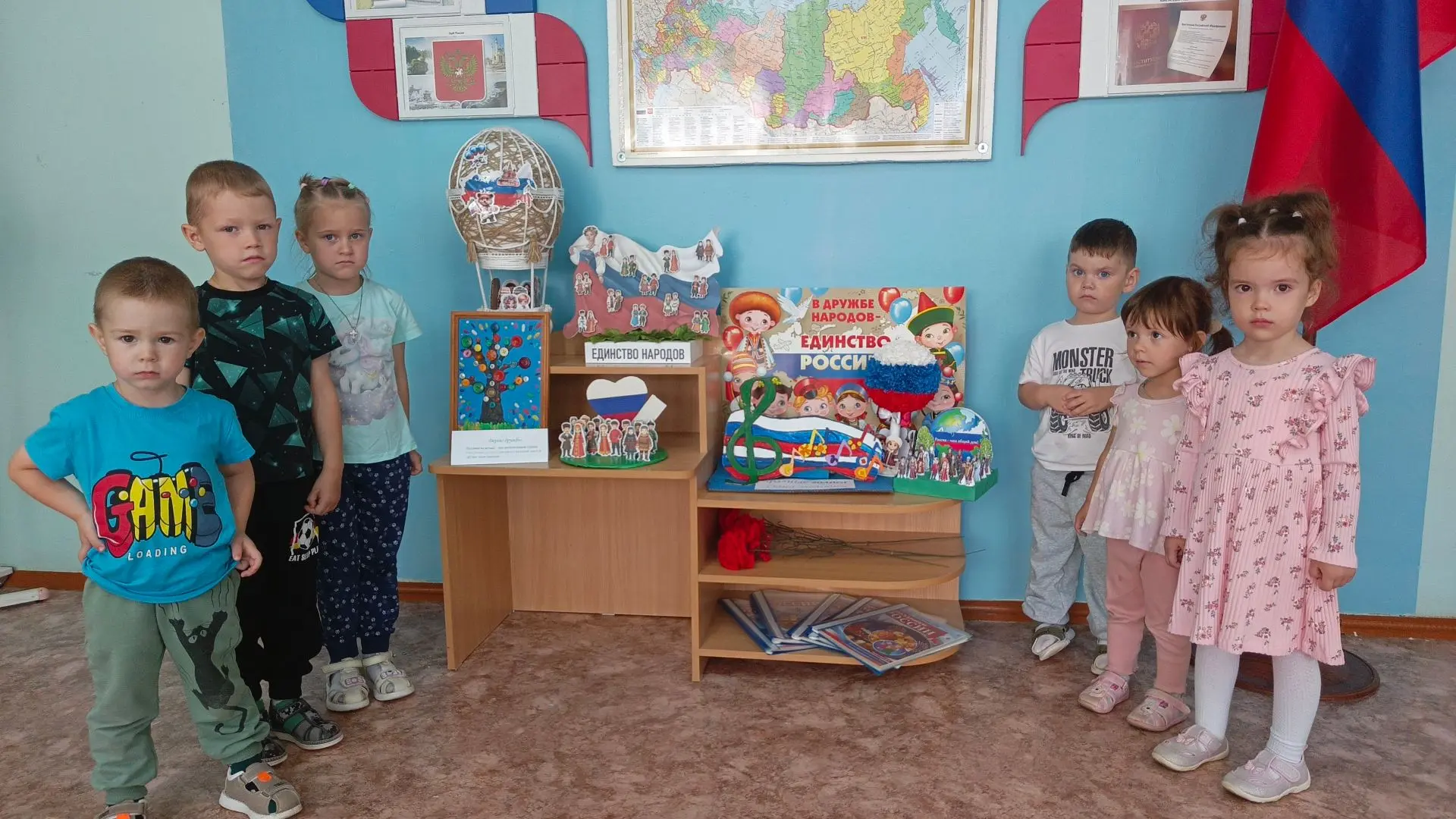 🎉 В нашем детском саду прошла выставка семейных работ, посвящённая Году народного един...