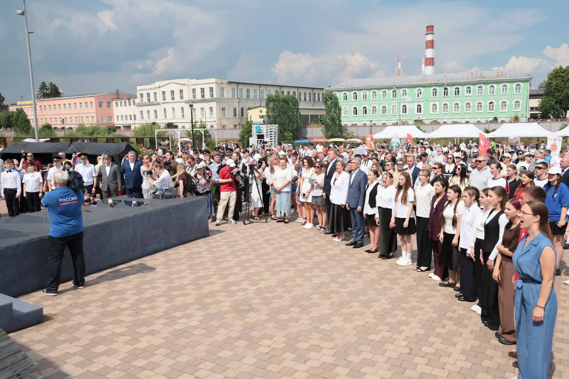 Тула: атмосфера праздника🎉

Сегодня оружейная столица отмечает День России. По-летнему жаркая погод