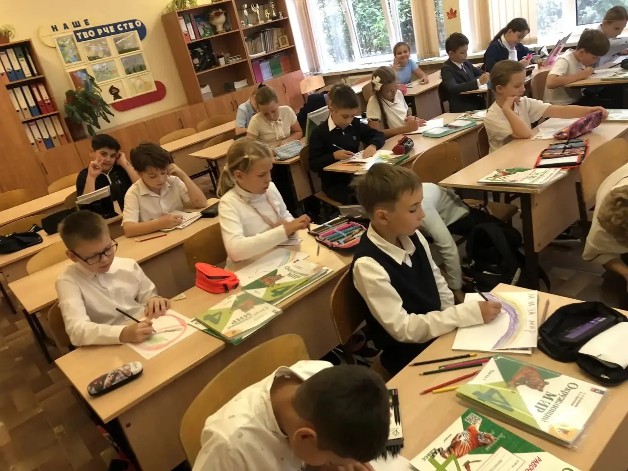 Сегодня в нашей школе прошли классные часы, посвящённые памяти жертв трагедии в Беслане.