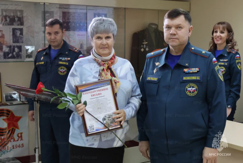 Начальник Главного управления вручил благодарственные письма ветеранам гражданской обороны