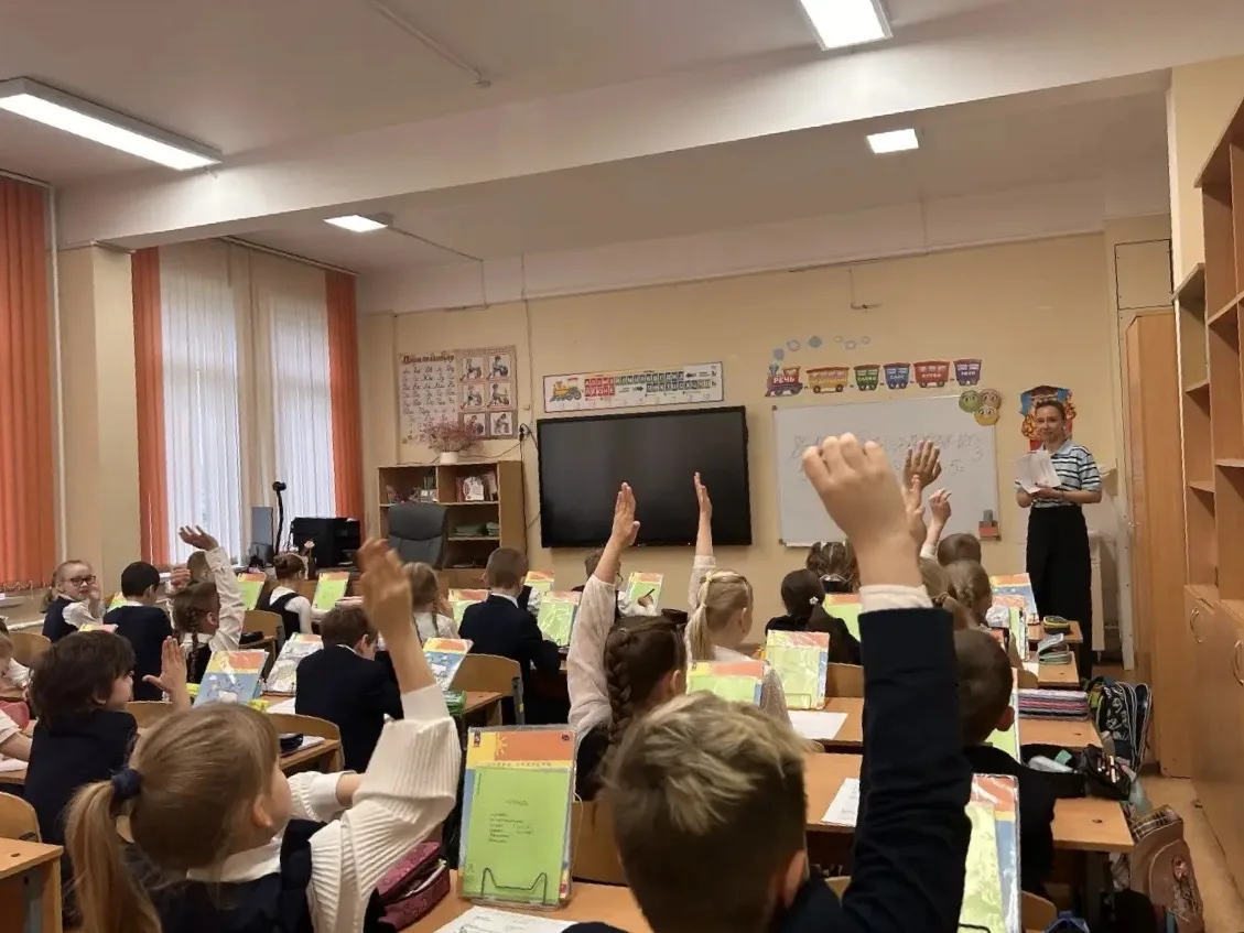 Учат родители📚  Мы рады объявить о запуске новой школьной традиции - «Учат родители»!  Первый урок в