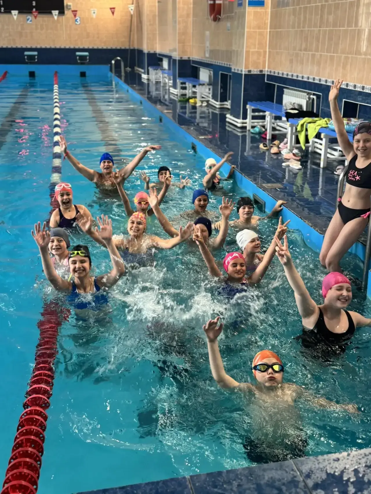Поехали купаться! ☀️🏊‍♀️

Сегодня 5, 6 и 7 отряды (вожатые- Трофимова Н.Ю., Миронова А. А.) лагеря 