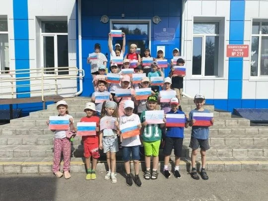 12 июня — День России!
Мы живём в великой стране. Наша страна велика и обильна, а порядок в ней долж