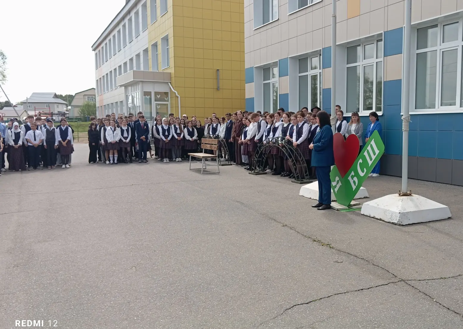 📝 Построение для 5-11 классов в школе.  В школе прошло общее построение для обучающихся 5–11 классов