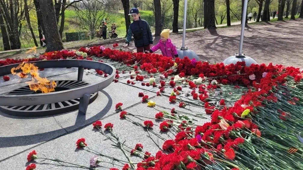 Продолжаем праздничную фотоподборку!  С Праздником, дорогие друзья!