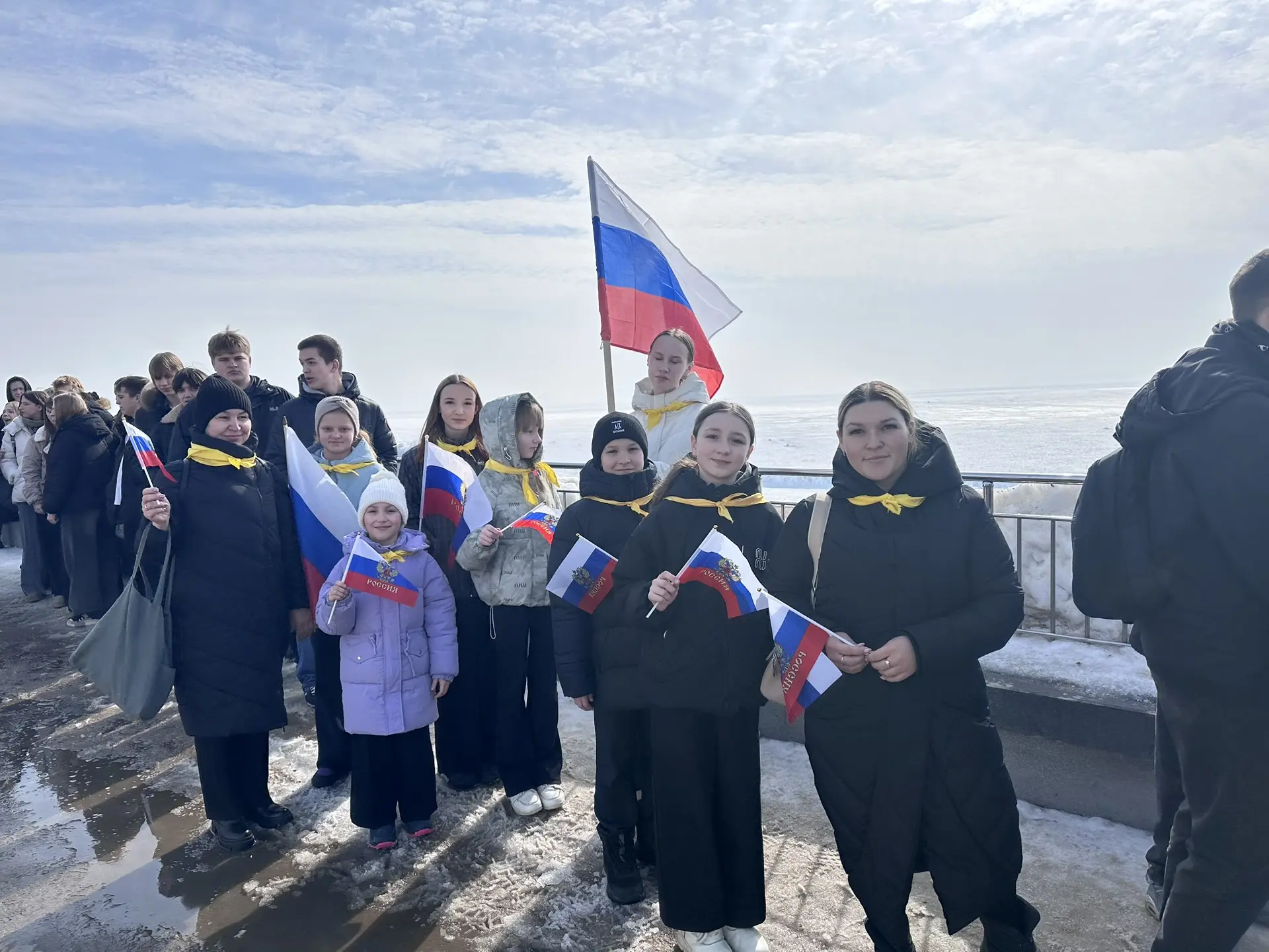Волонтеры и активисты МБУ «Школа 40» участвовали в акции,которая проходила на Набережной 6 квартала 