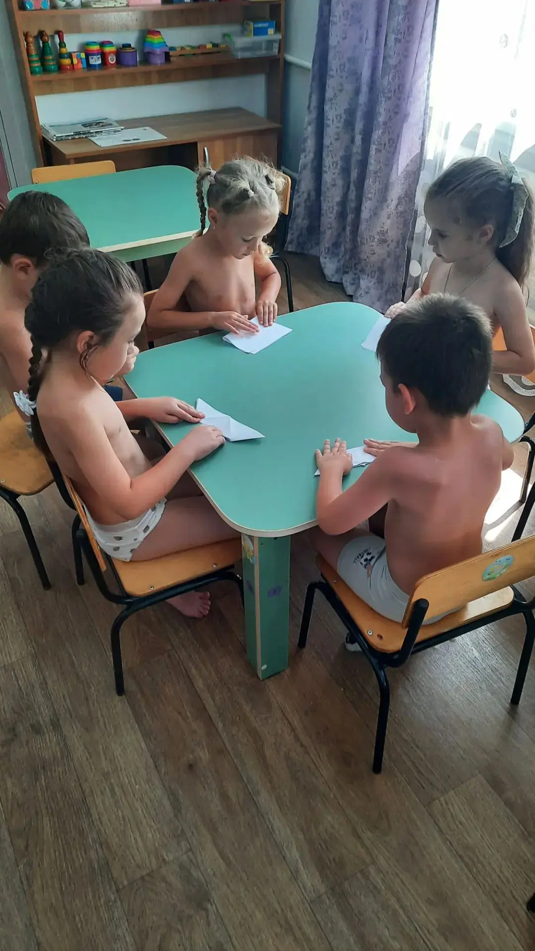 Фотоотчёт. «Плыви, плыви кораблик», разновозрастная  группа «Сказка».
 
Запуск корабликов - это сама