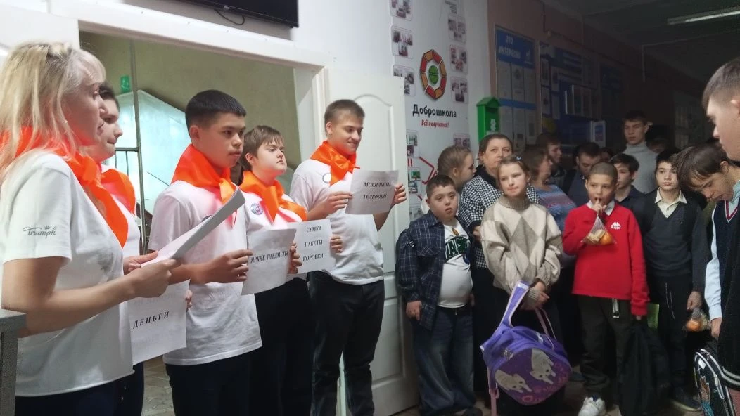 Школьный класс безопасности на еженедельной линейке напомнил ребятам о правилах , которые необходимо