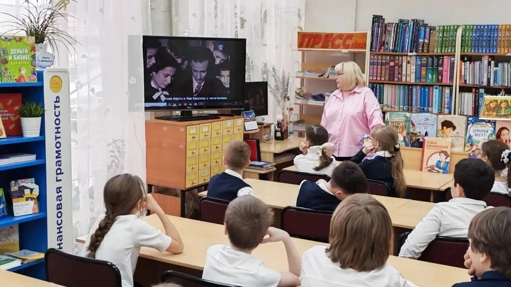 Наши любознательные ученики 3 «Б» класса посетили библиотеку им. Бакалдина📚  Мероприятие было приуро