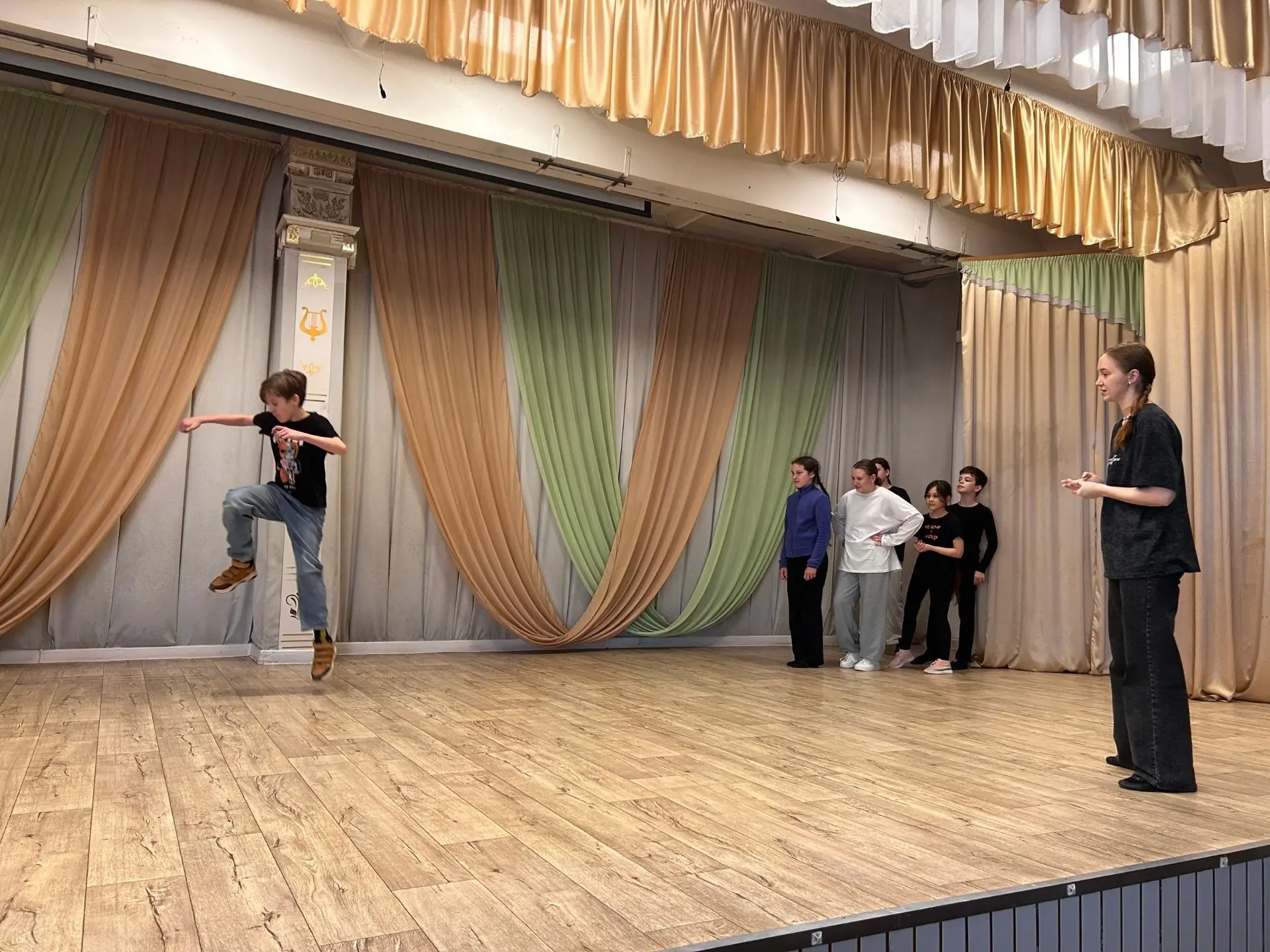 🎭 27 марта — Всемирный день театра.  ✨ День, когда сцена становится ближе, а каждый может почувствов