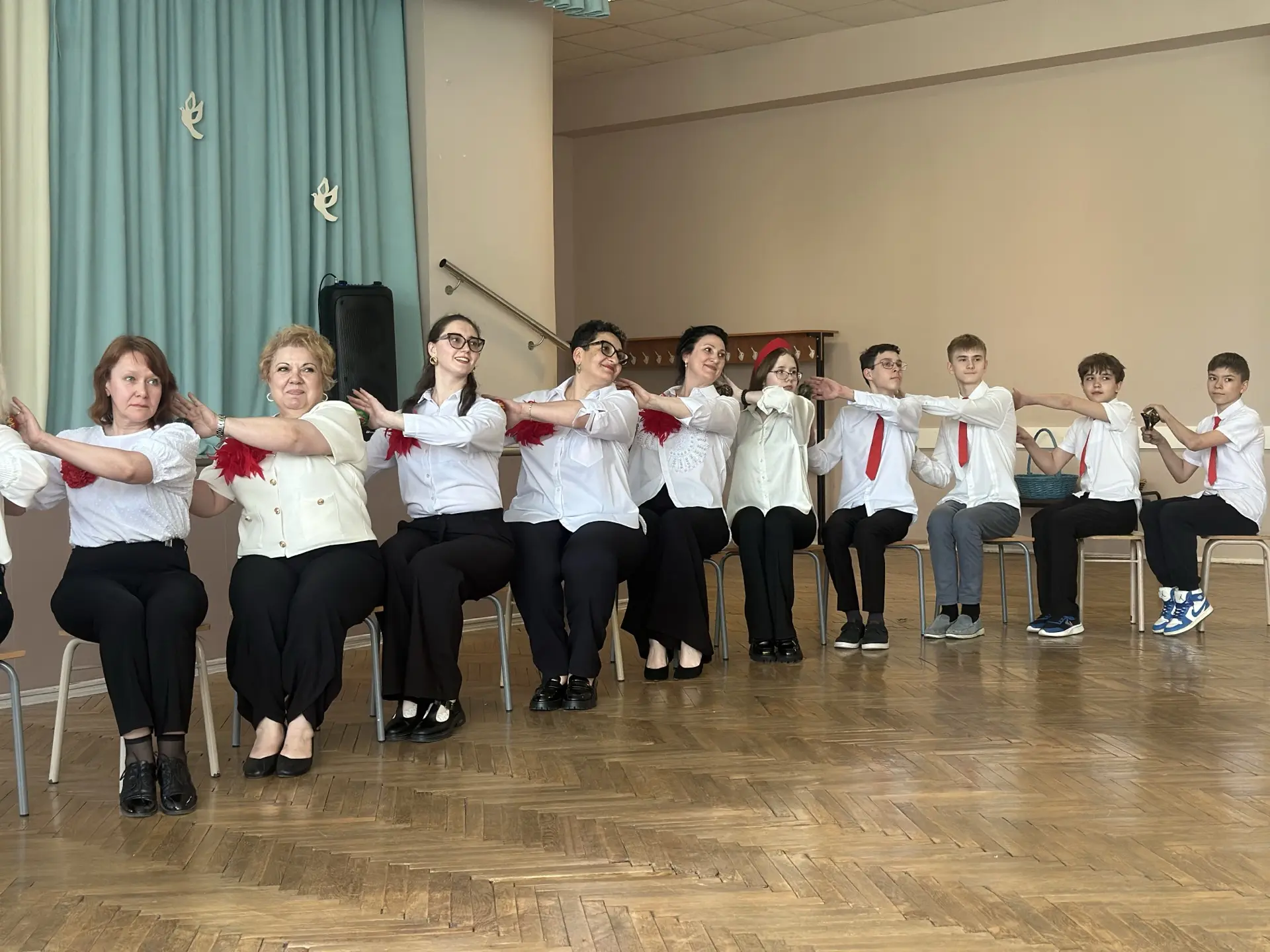 Ложкари играть начнут – ноги сами в пляс пойдут: в школе Химок провели концерт русской народной музы