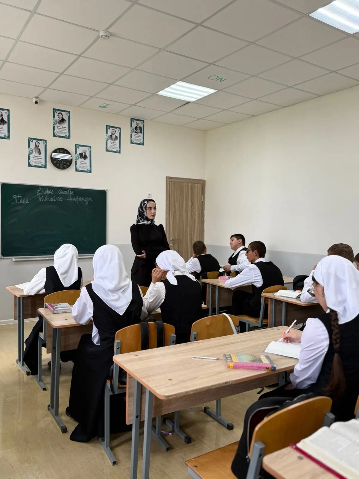 Сегодня директор нашей школы, Эльза Салмановна, совершила обход, чтобы лично убедиться ...