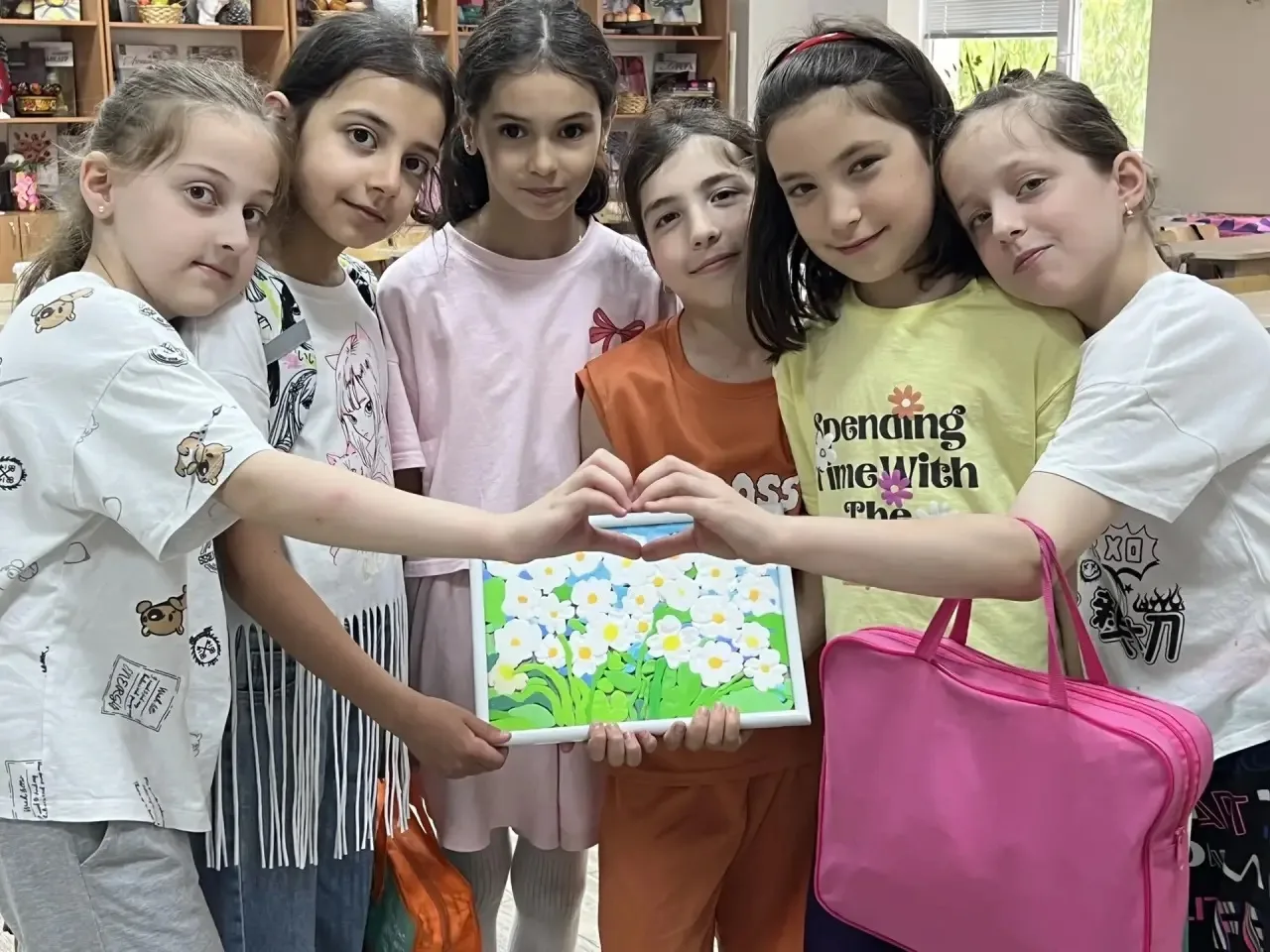 🇷🇺🎨 В преддверии Дня России ребята из 10-го отряда объединили свои усилия и создали коллективную 