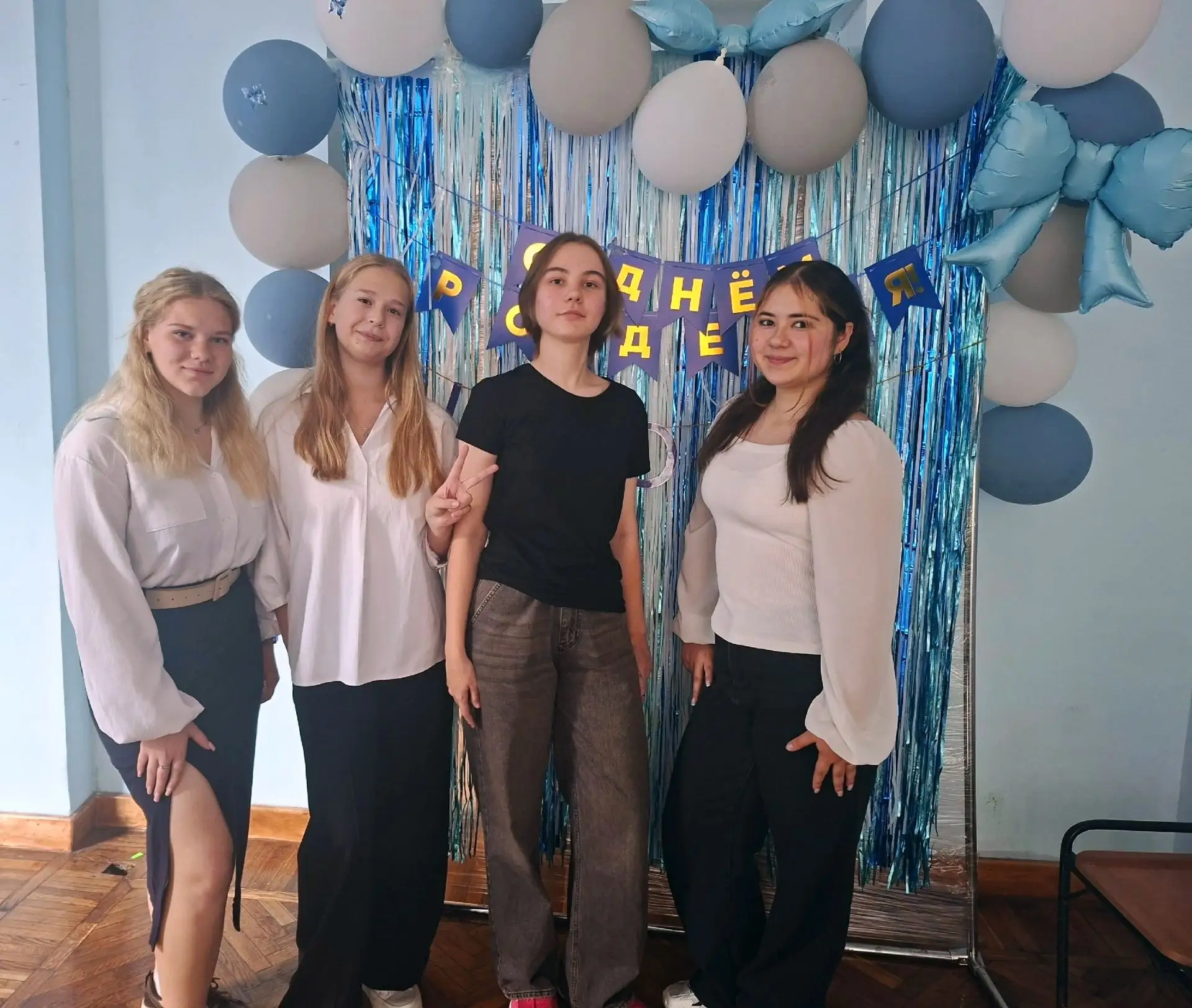 ⭐ На фото — наши невероятные девчонки из ученического самоуправления! ⭐️