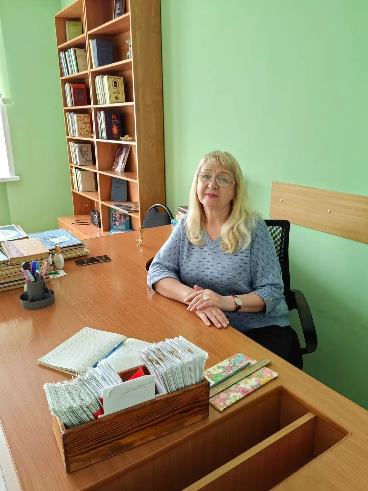 Библиотекарь музыкальной школы Светлана Алексеевна Боброва.