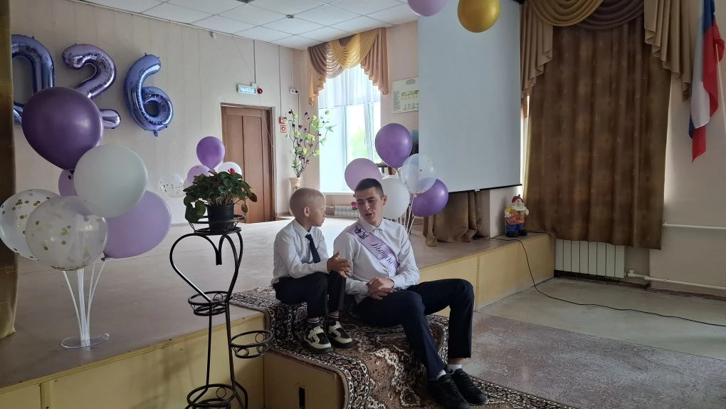 Последний звонок прозвенел сегодня для наших выпускников.