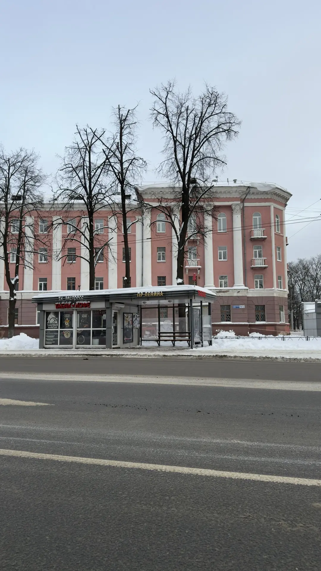 Подготовительные работы : Демонтаж полов,перегородок, штукатурки, шлака , объем 12000 м2. Срок работ