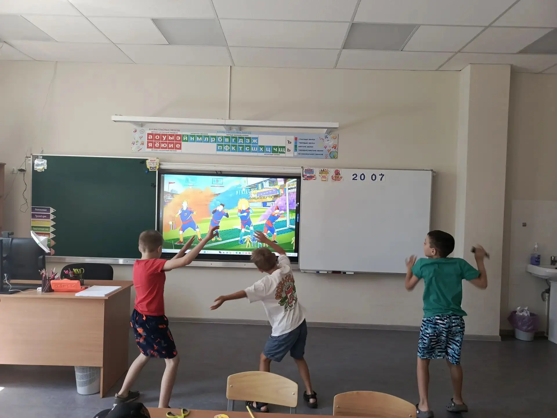 Насыщенный день на тематической площадке: творчество, спорт и рекорды!🌞

Сегодня ребята провели нев