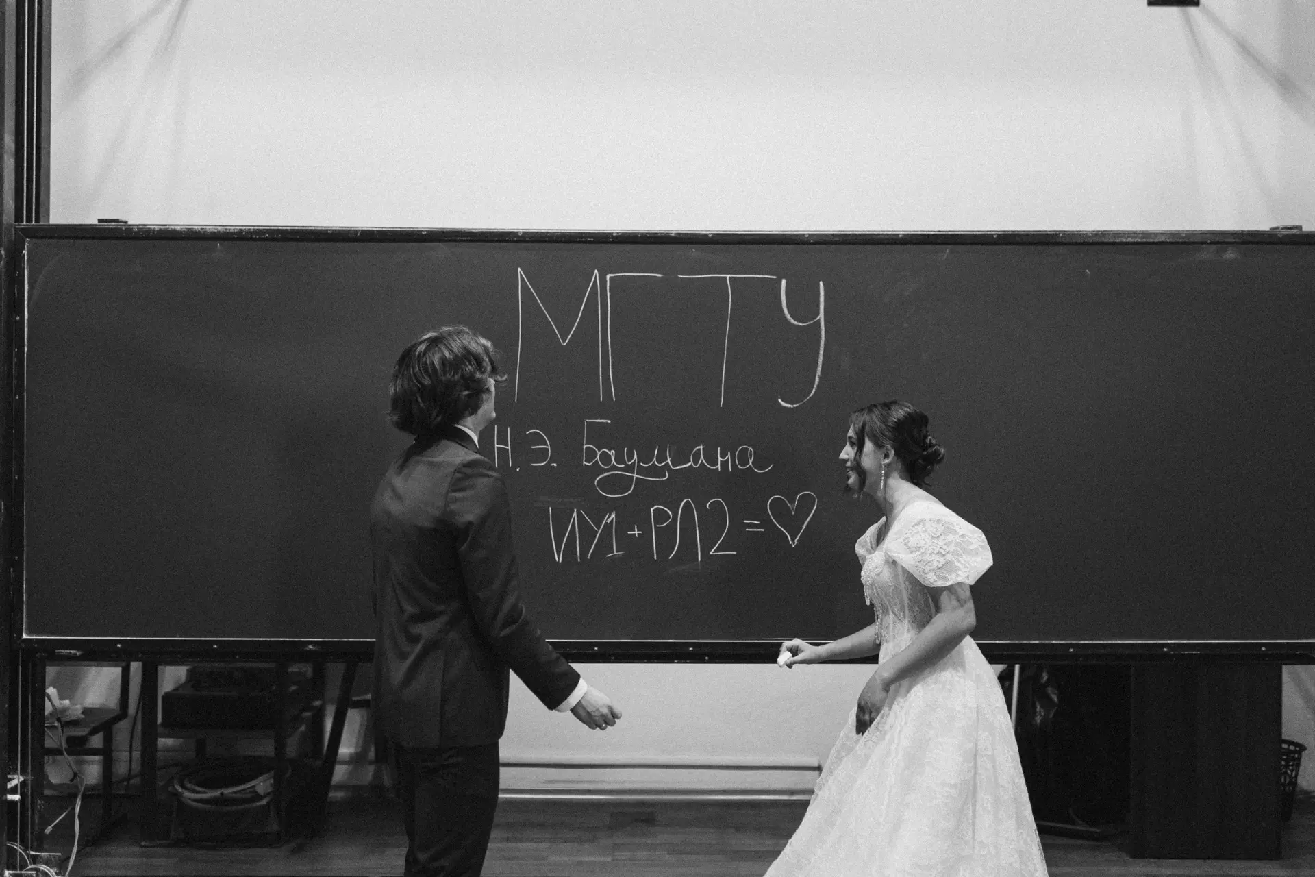😍 Лето уже в разгаре, а вместе с ним и свадебный сезон

Делимся свадебными фотографиями бауманцев —