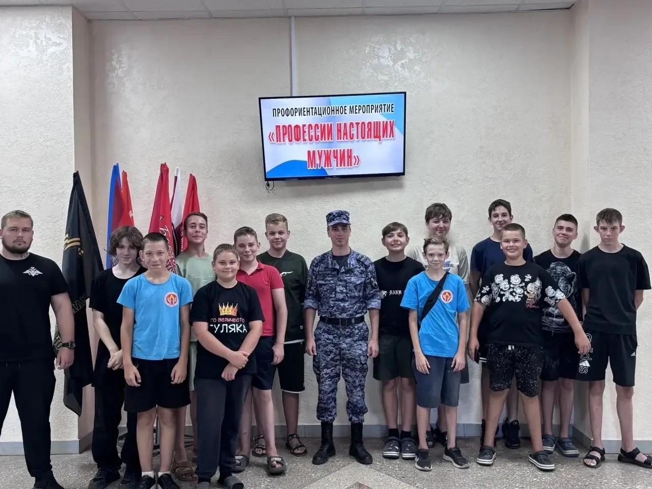 🔴 «Профессии настоящих мужчин»: в Калининском ДК прошла встреча с бойцом Росгвардии!