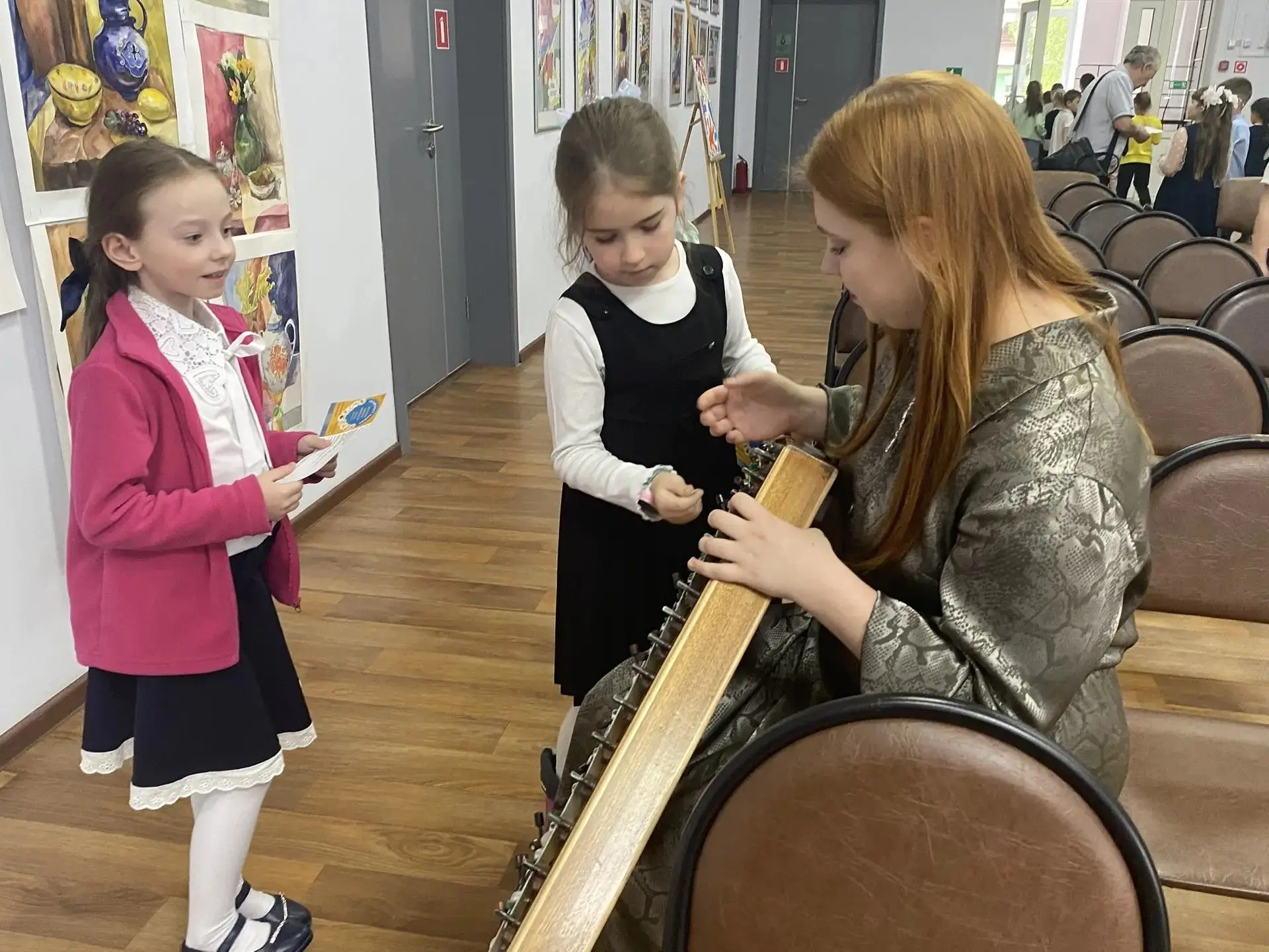 Сегодня в наш храм искусства пришли первоклассники из СОШ.Преподаватели и обучающийся п...