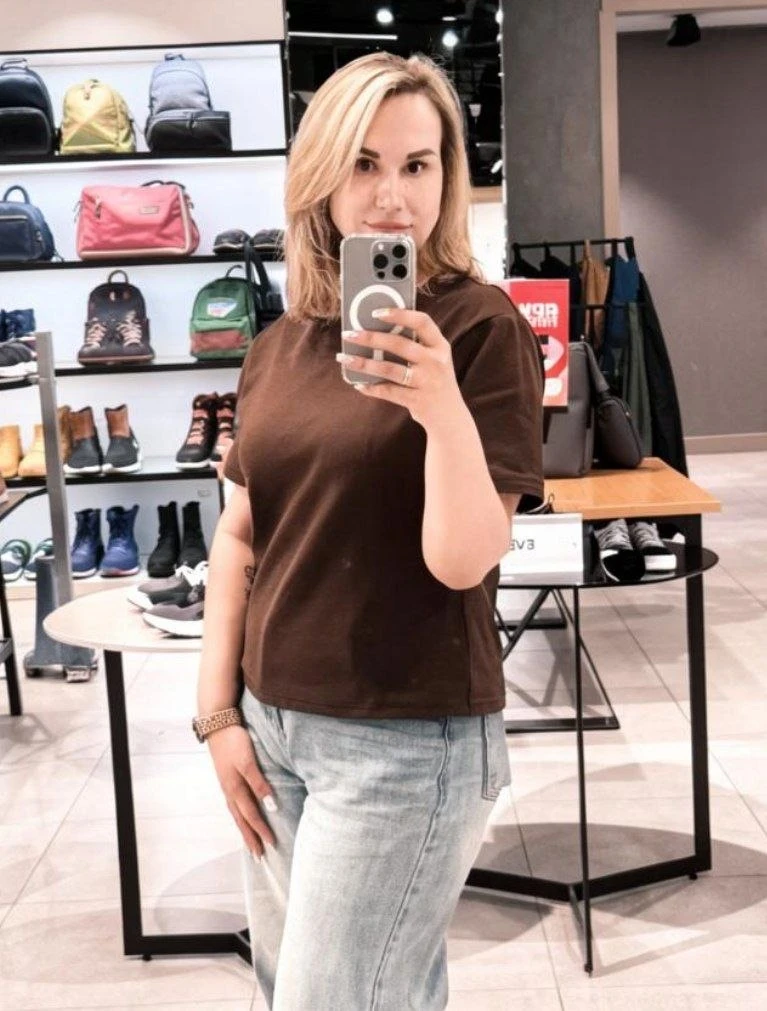 Камера страшнее экзамена 😄

На экзамене хотя бы не нужно думать:
куда деть руки,
что делать с лицом