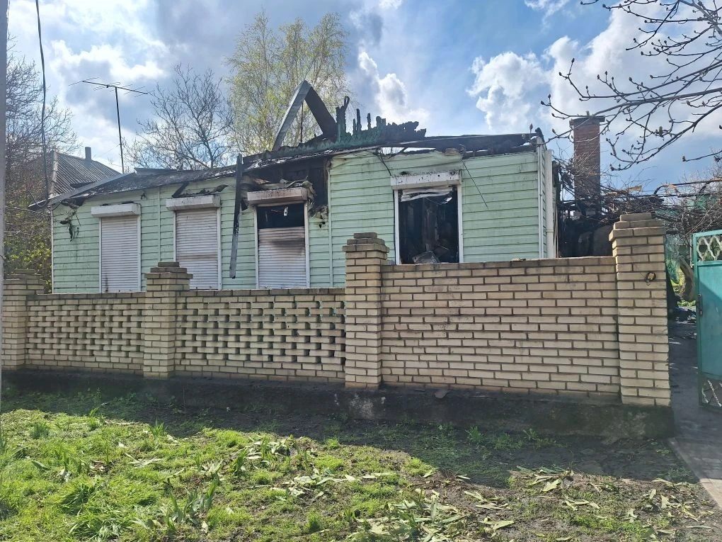 🚨 В поселке Глубоком полностью сгорел жилой дом  ☑️ В поселке Глубоком вечером 10 апреля произошел к