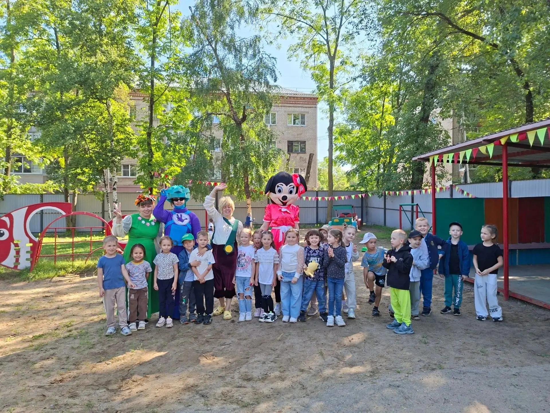 Сегодня у нас в ДОУ было по-настоящему шумно, весело и ярко! Мы отметили День знаний та...