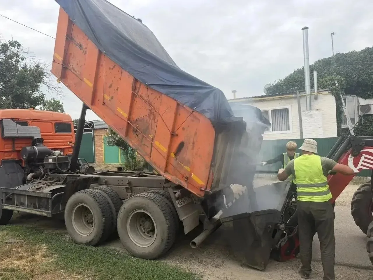 🚜 В станице Кавказской проходит грейдирование дорог. Работы идут в рамках муниципально...