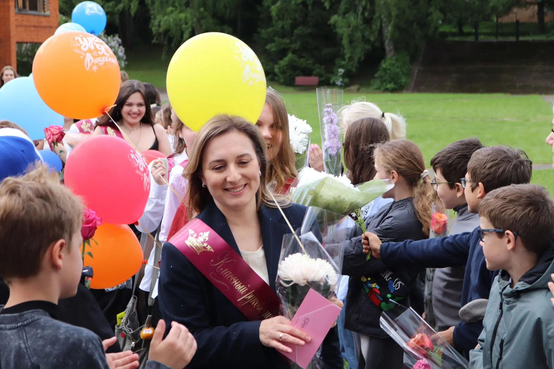 🔔Прозвенел Последний школьный звонок для выпускников корпуса «Гимназия»  🎉🌟Это невероятно важное и в
