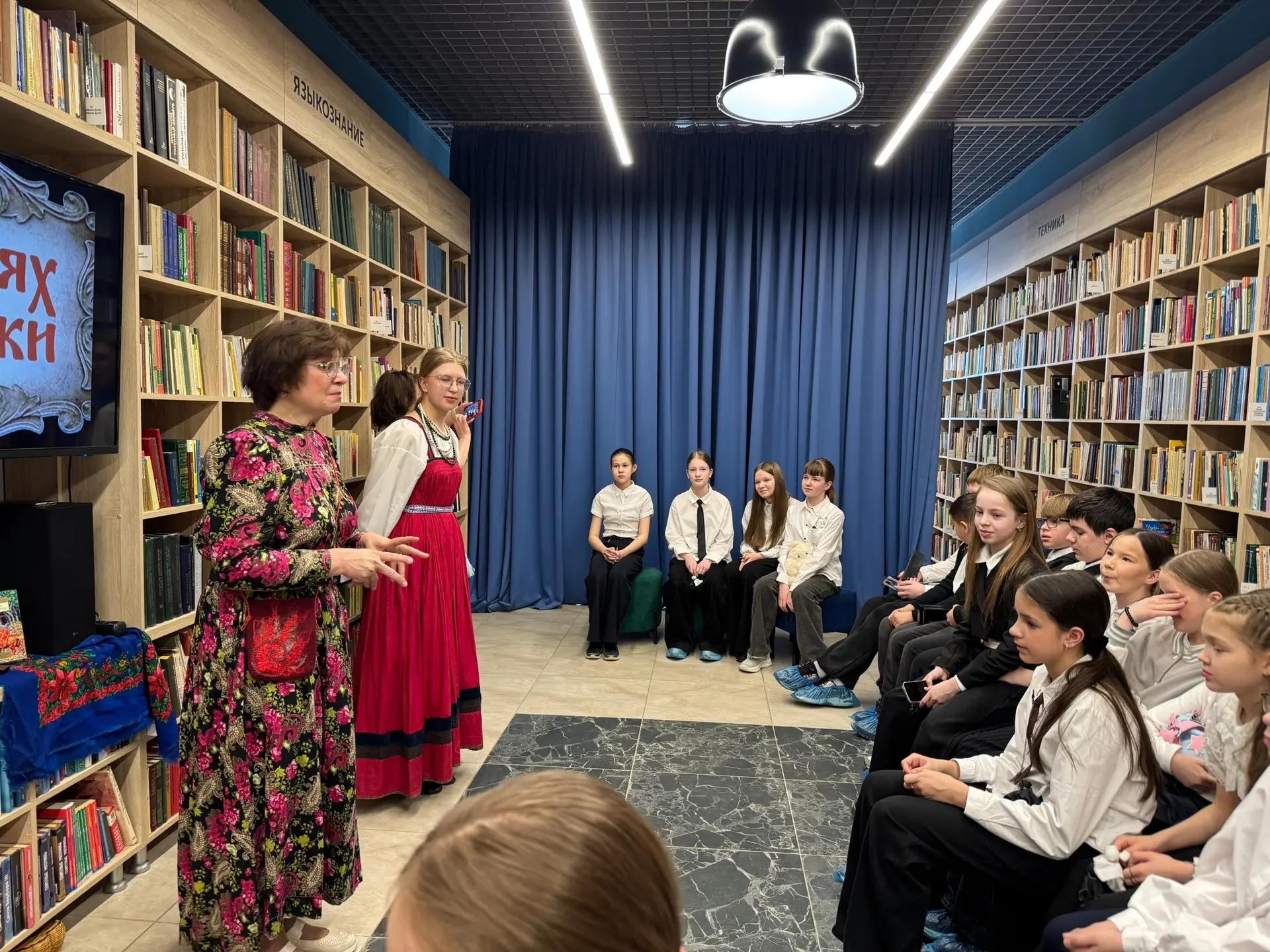 🪆Много народов — одна страна    На базе библиотеки «Окна» состоялось яркое образовательное событие —