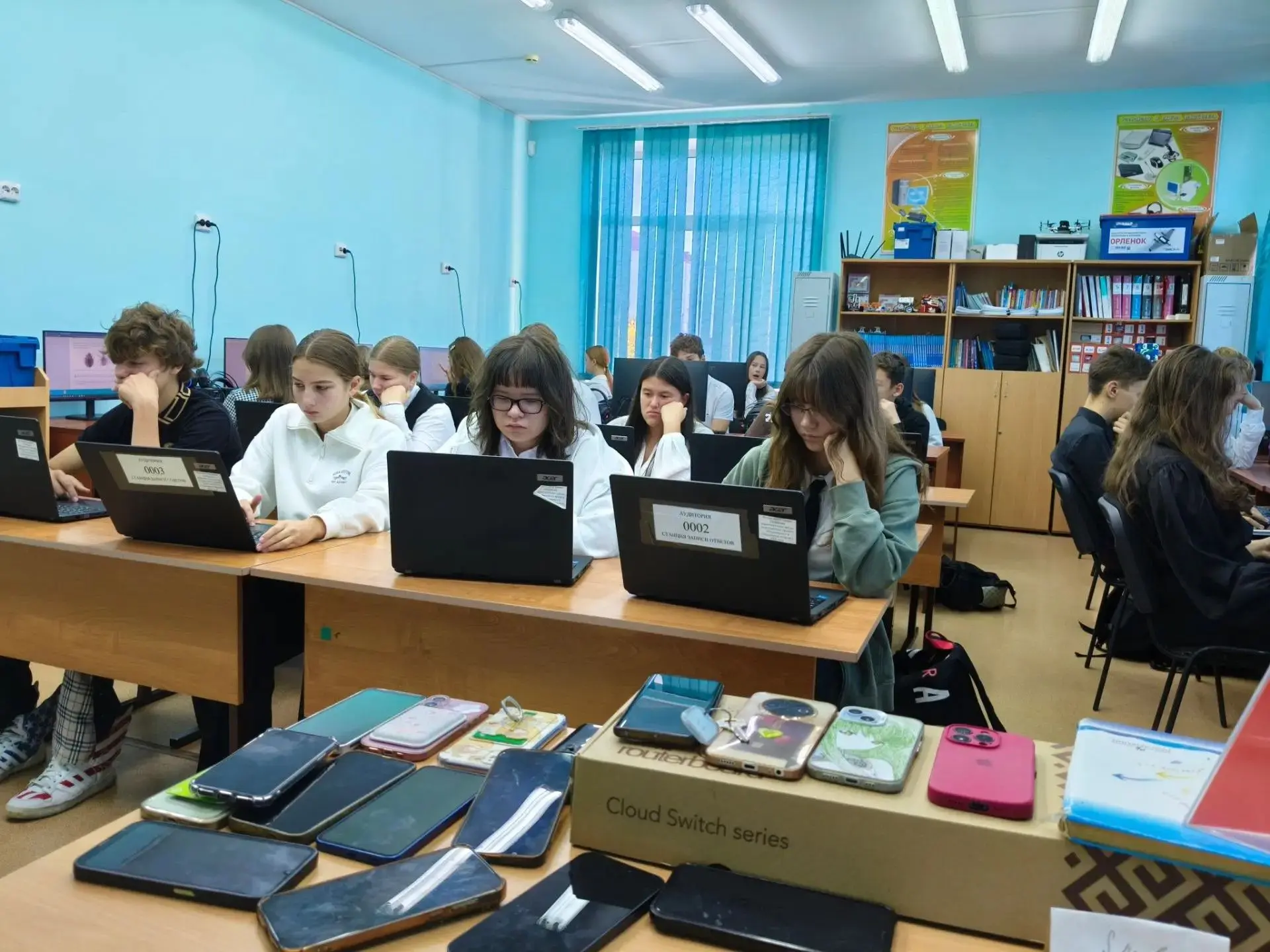 Интеллектуальный марафон в СОШ № 8 Г. Холмска: 7–11 классы пишут биологию, завтра эстаф...
