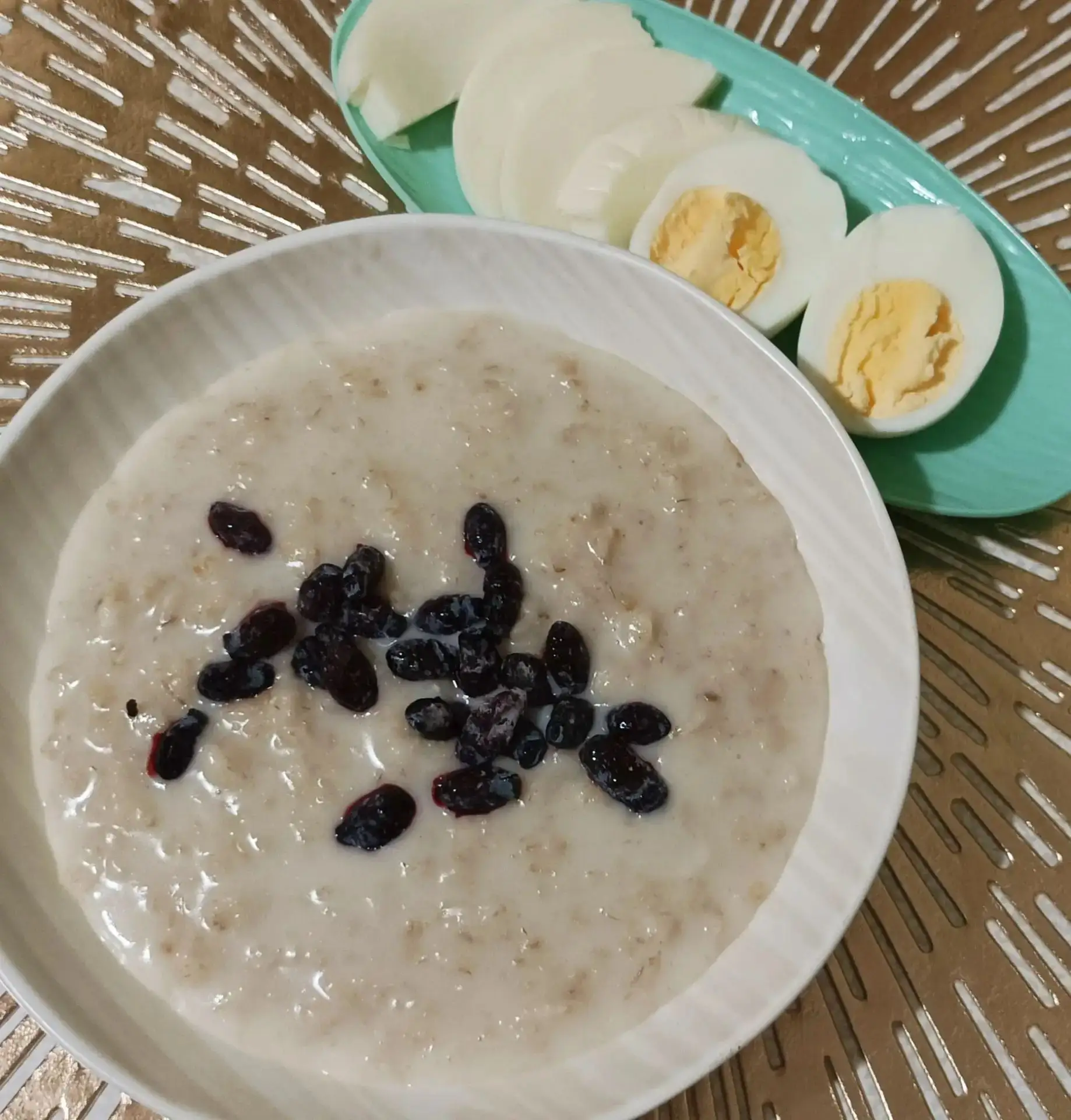 Утром каша. Днём — мясо и овощи. Всё остальное — просто